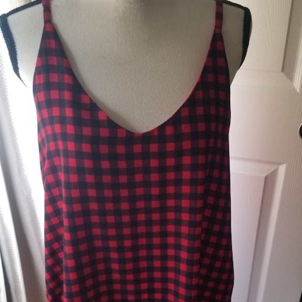 Reversible top! 2 in 1! red & plaid size L